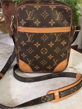 Vintage Louis Vuitton Danube 19 Crossbody